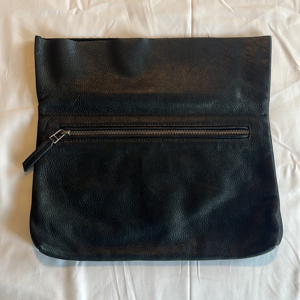 $150 Velvet by Graham & Spencer Pebbled Leather Clutch Bag Purse EUC - Picture 2 of 10